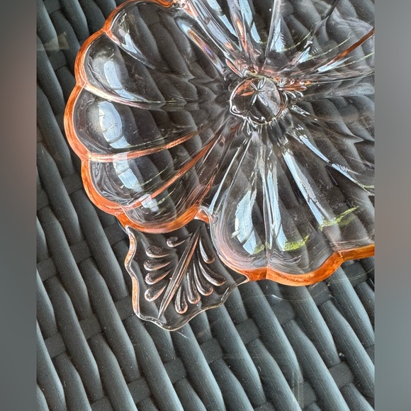 Vintage 1930s Jeannette Iridescent Carnival Glass, 3 leaf Clover Dish - Picture 5 of 9